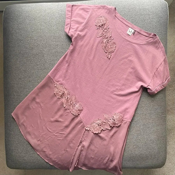 Anthropologie Akemi & Kin Embroidered Mauve Tunic Top - Picture 1 of 8